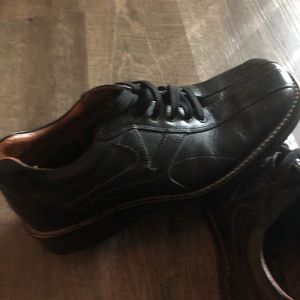 Men’s black Bostonian dress shoes